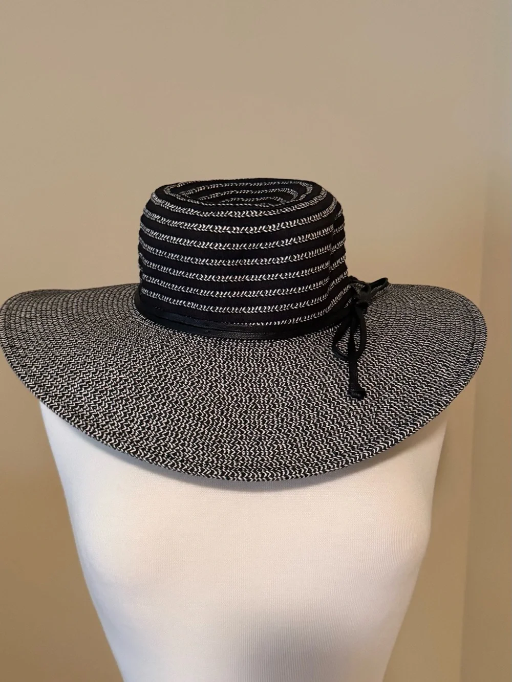 Black & White Wide Brim Sun Hat | Elegant Packable Summer Beach Hat